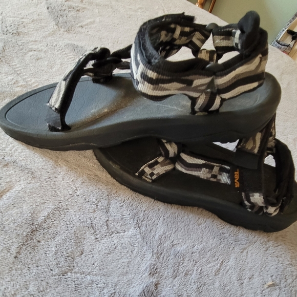 BIG KIDS UNISEX TEVA SANDALS SIZE 3 EUC BLACK GRAY WHITE - Picture 1 of 10